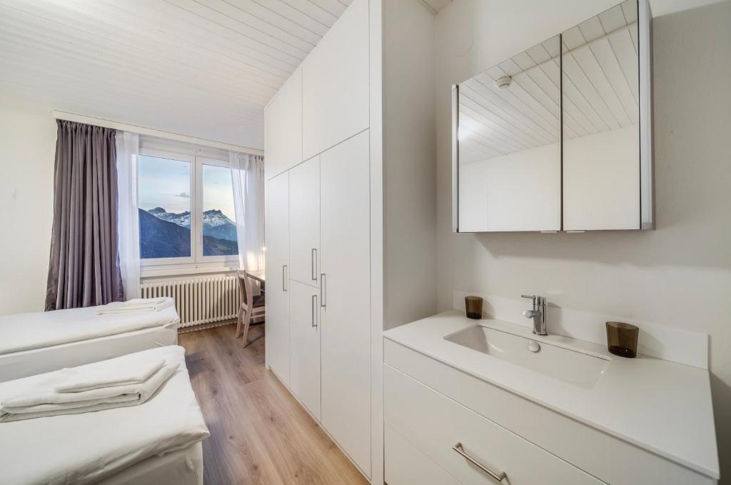Modern mountain room with shared bathroom at 500m to Ski Lifts and Leysin center room 3